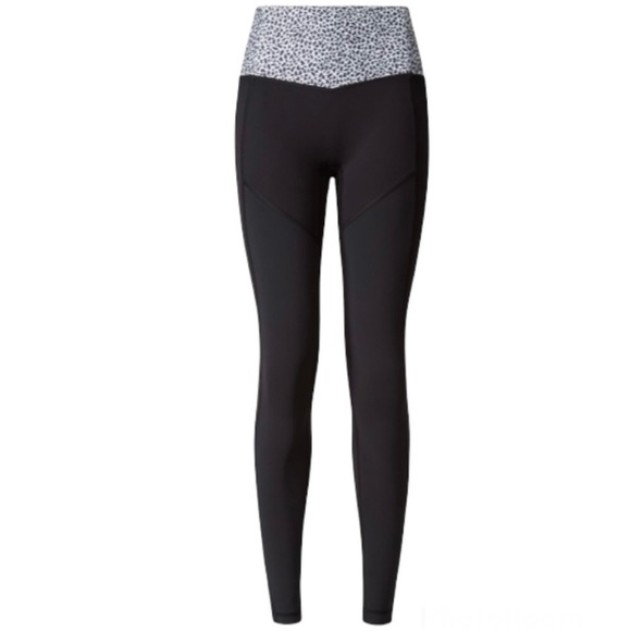 LULULEMON All The Right Places II Black & Miss Mosaic White, Like New, Size 4 - Picture 4 of 6
